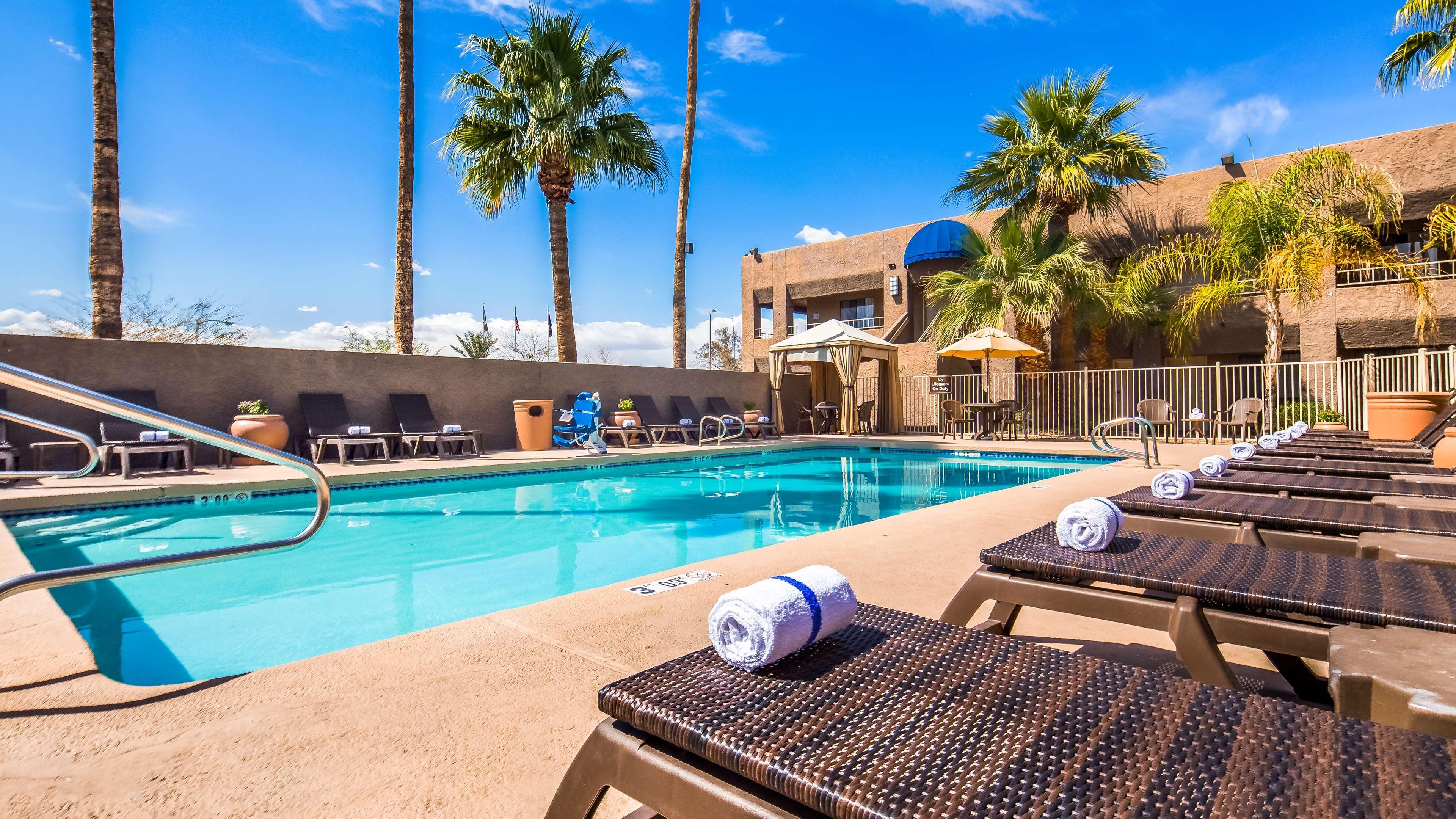 Best Western Innsuites Phoenix Hotel & Suites Exterior foto