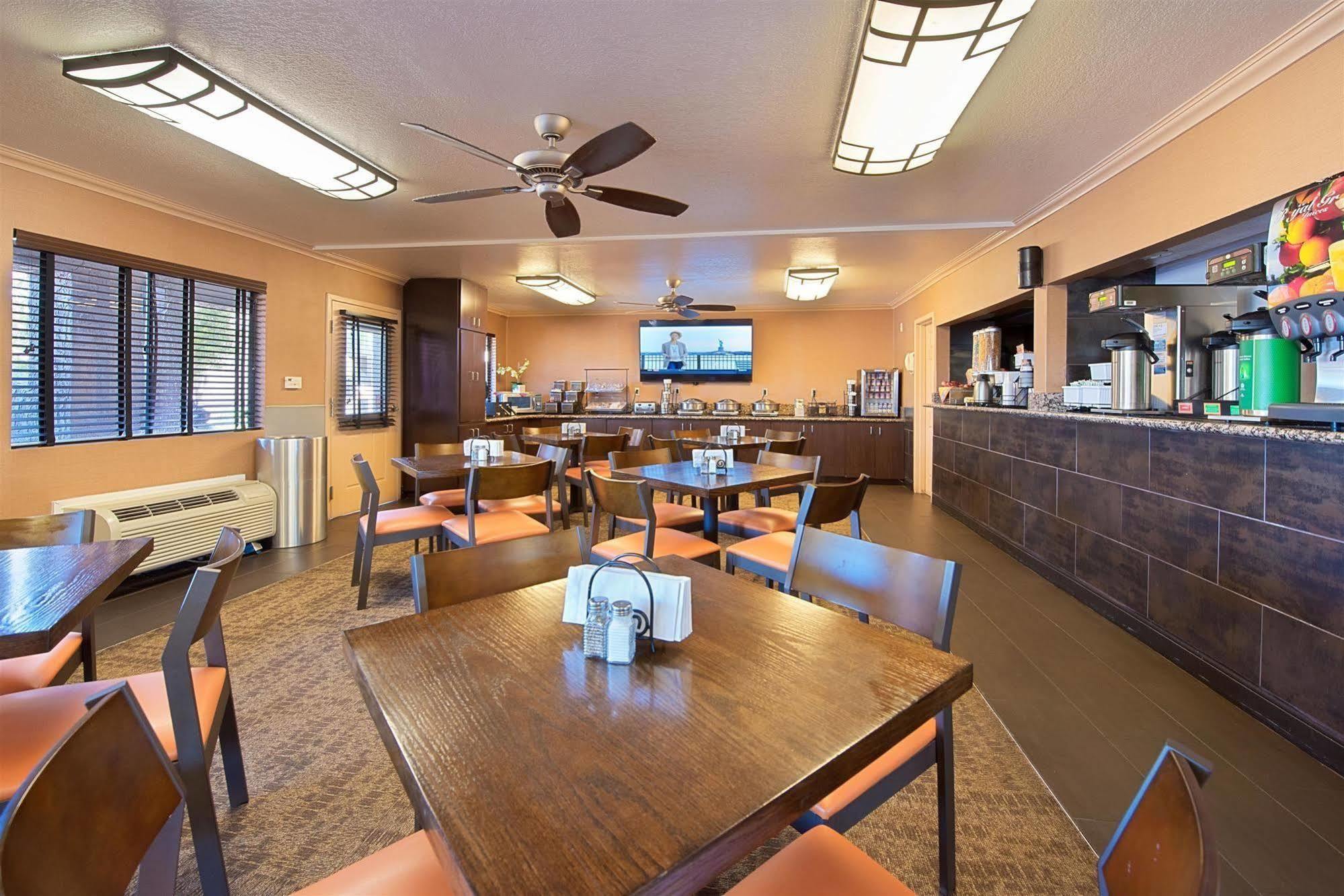 Best Western Innsuites Phoenix Hotel & Suites Exterior foto