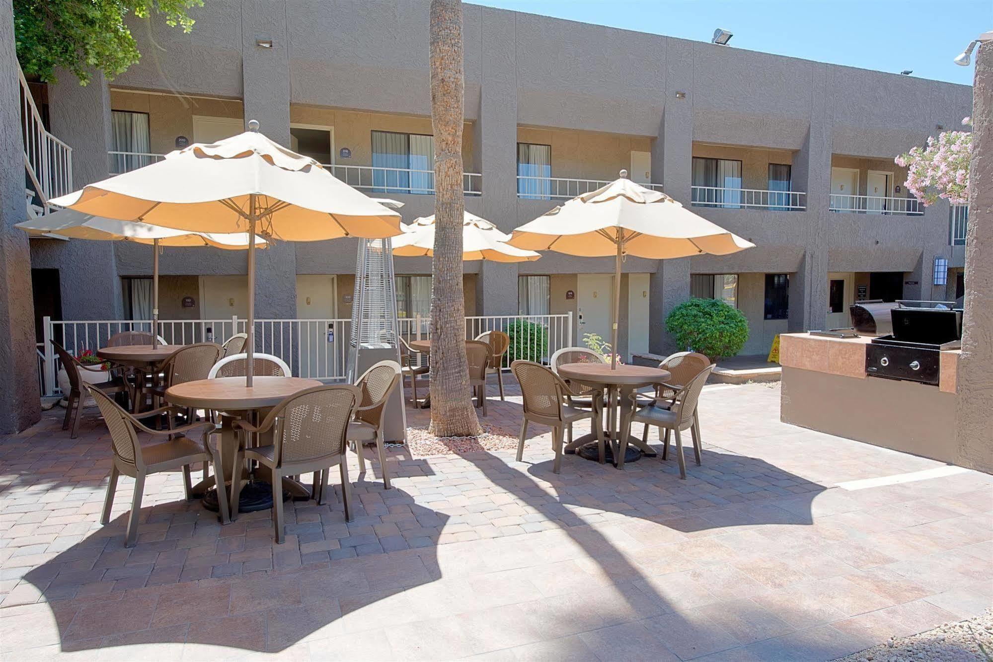 Best Western Innsuites Phoenix Hotel & Suites Exterior foto