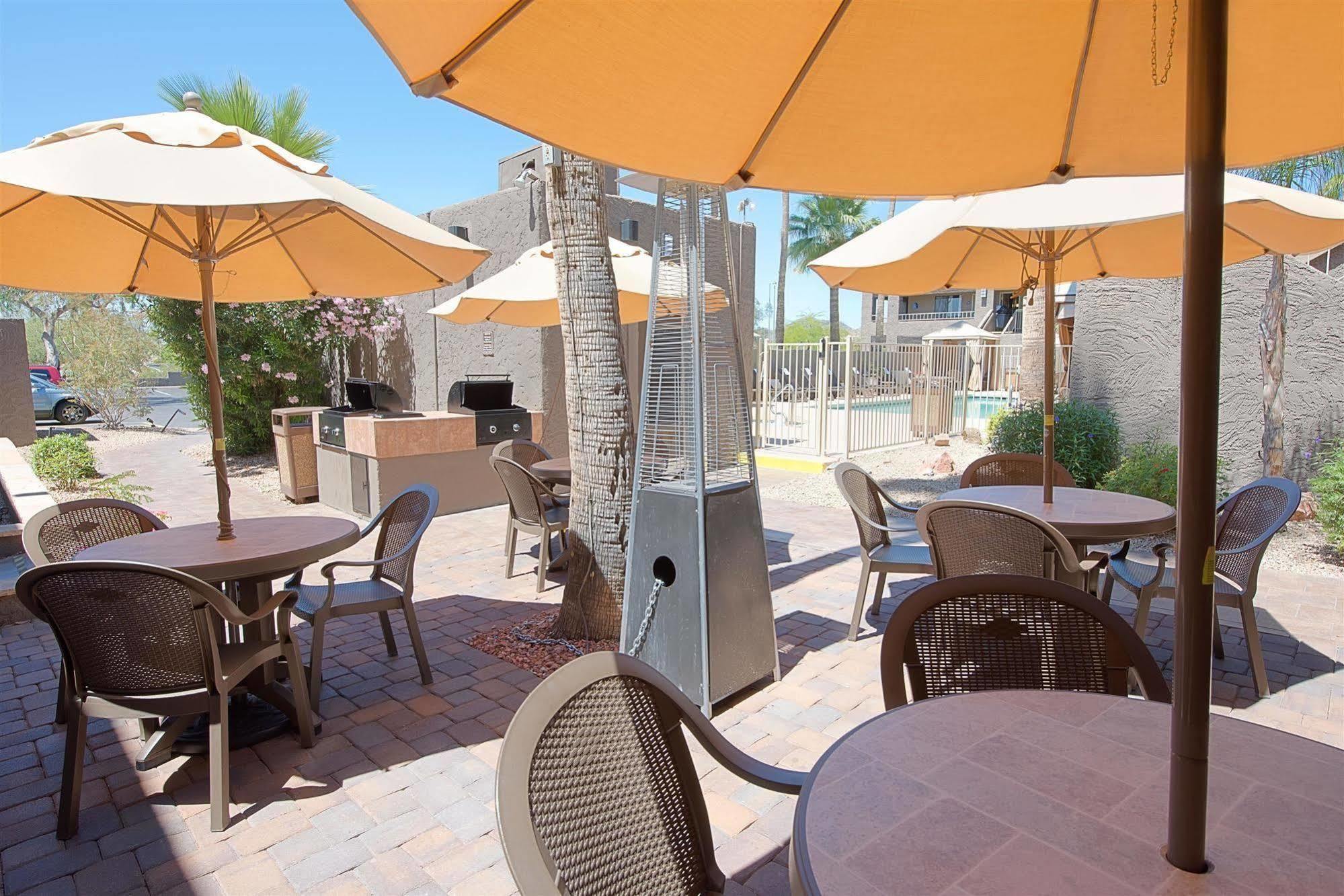 Best Western Innsuites Phoenix Hotel & Suites Exterior foto